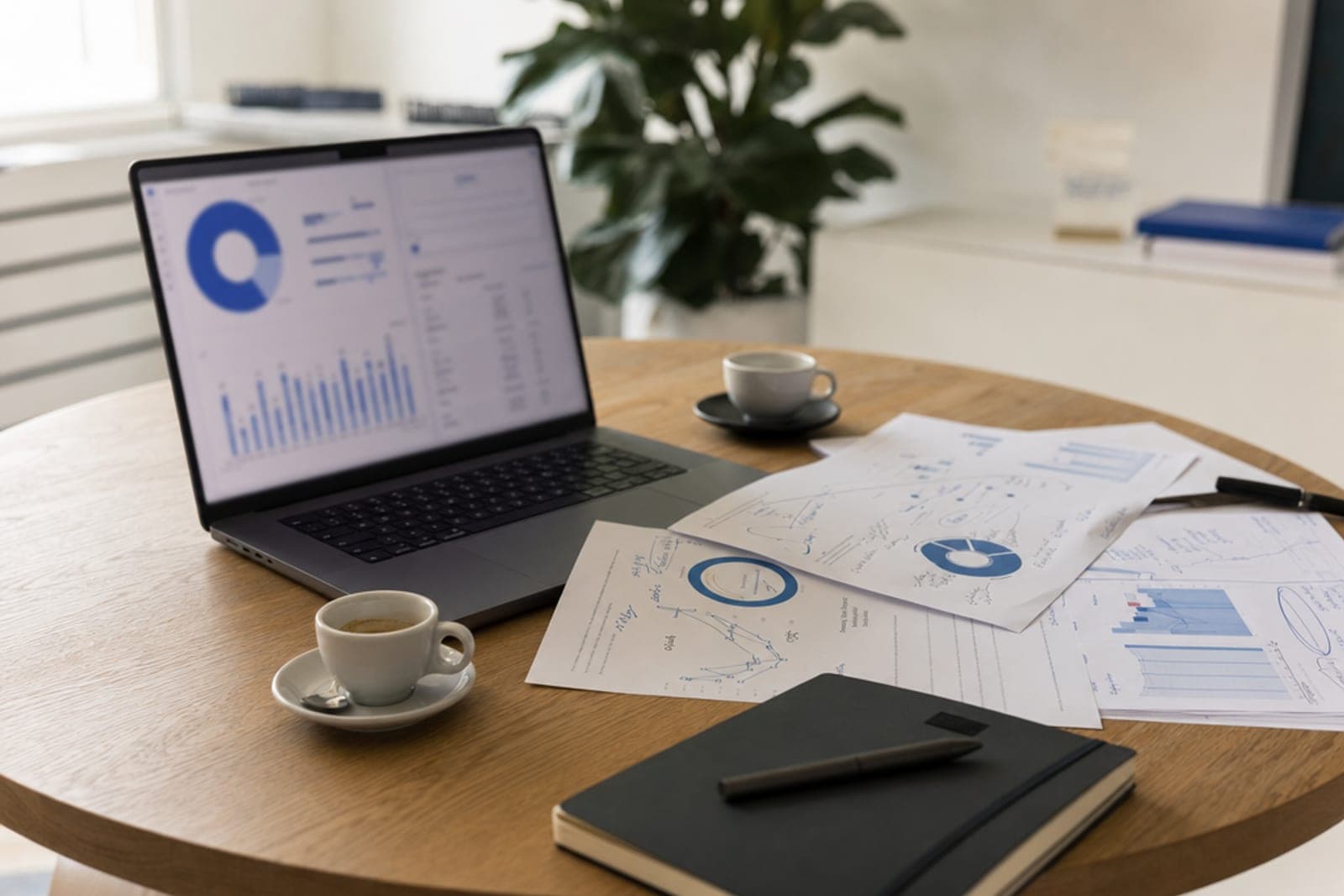 Table de travail après un atelier stratégie marketing
